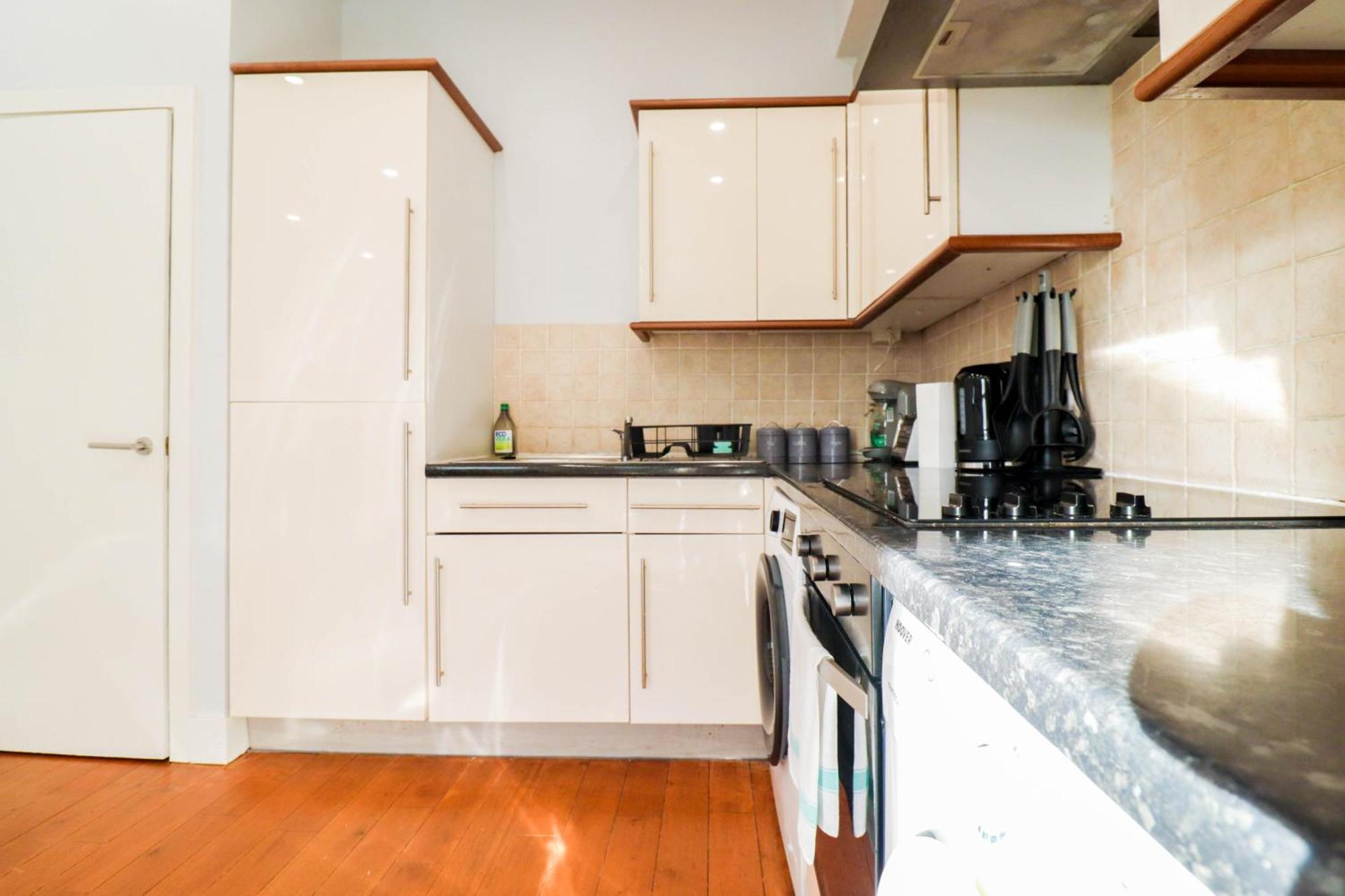 Luxury Battersea 2 Bed - 2min Walk From Station * Londra